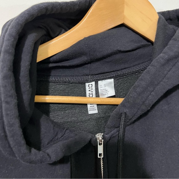 Basic Black Zip Up Sweater Hoodie - Picture 4 of 4